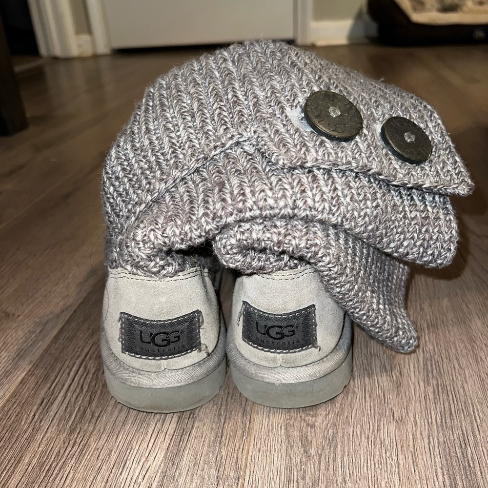 Knitted uggs